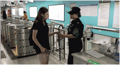 深圳地铁借伞