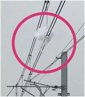 腾空的雨伞